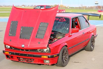 bmw e30 race car with hood vents